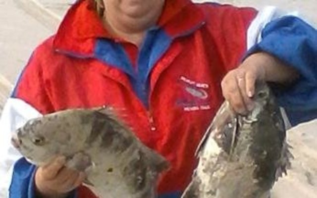 Bertha du Toit van die Galjoen Divaâ€™s met haar twee mooi galjoene wat sy gevang het